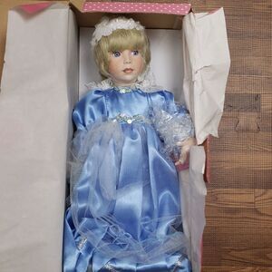 NWT! Treasury Collection Paradise Galleries Porcelain Doll